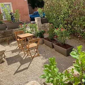 Les Lauriers Appartement LʼIsle-sur-la-Sorgue